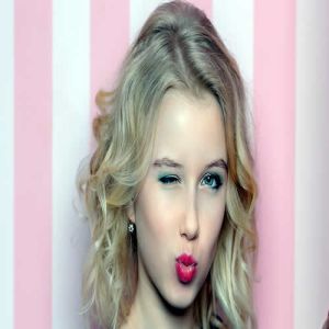 Conheça a cantora Sofia Shkidchenko