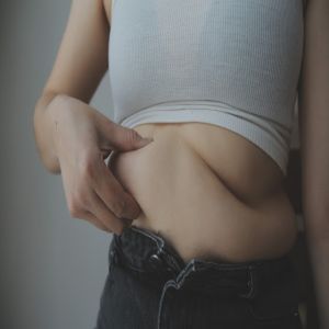 Cinco alimentos que ajudam a 'derreter' a gordura teimosa na barriga