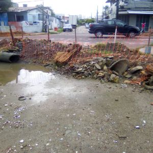 Obra demorada pela Prefeitura e Compesa