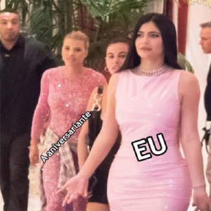 Quando você marca presença assim que chega e vira o comentário principal do evento