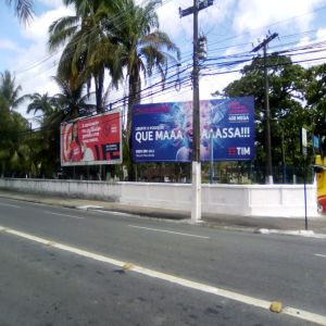 Propaganda em terreno do Governo
