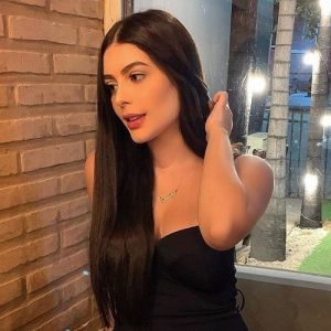 Amiga, o que você acha dessa menina? Vou te enviar a foto...