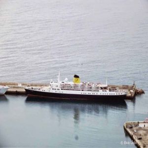 Navio Funchal comprado para ser recuperado.