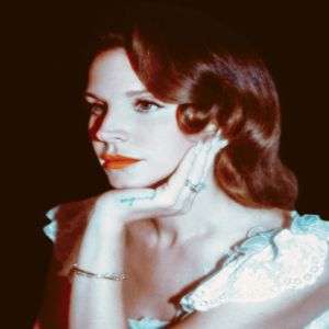 Lana Del Rey, Charli XCX, Poppy e outras novas