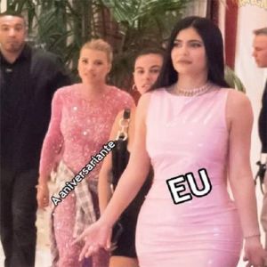 Quando você marca presença assim que chega e vira o comentário principal do evento