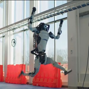 Boston Dynamics gravou um vídeo de seus robôs apresentando uma impressionante dança de ano novo