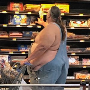 Pessoas estranhas no Walmart