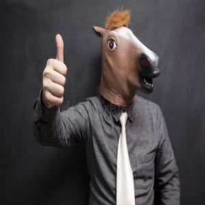 Rapaz vai filmar brincadeira e acaba tendo uma surpresa