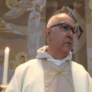 Padre é assaltado durante missa ao vivo no Facebook