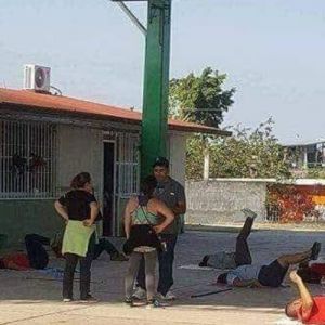 Doguinho fazendo Yoga