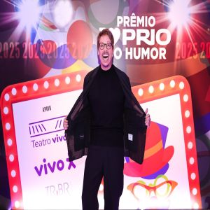 Fabio Porchat entrega mais um “Prêmio I Love PRIO do Humor” na capital paulista