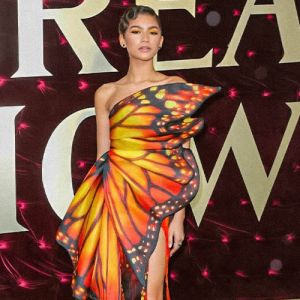 15 celebridades com roupas inspiradas em animais para provar que a natureza é a melhor fonte de inspiração