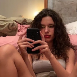 Bruna Linzmeyer causa alvoroço na web com foto inusitada