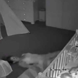 Pai fica em choque ao ver pela câmeras o que acontecia no quarto do bebê