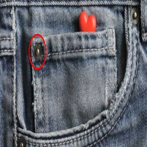 Saiba o que são esses ‘botões’ nos bolsos das calças jeans