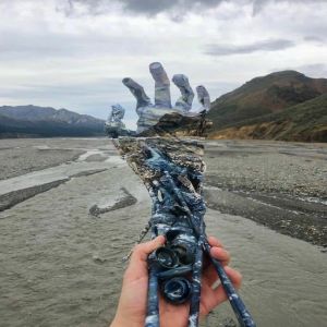 Artista mistura lixo com paisagens usando sua arte