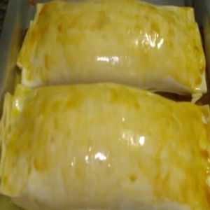 Rocambole de presunto e queijo com massa de pastel