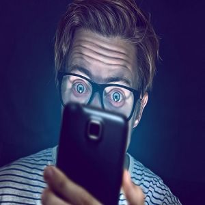 Saiba mais sobre o óculos com filtro de luz azul