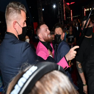 Conor McGregor teve problemas com o namorado de Megan Fox na cerimônia de premiação