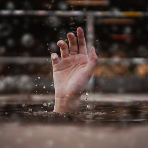 Quando nos afundamos no mal e precisamos desatolar, só existe uma saída