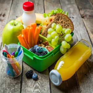 Como montar uma lancheira nutritiva e saudável