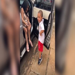 Pequena Lô comove ao registrar reencontro fofo com irmãozinho que não via há 2 meses