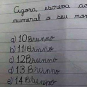  Se divertindo no mar