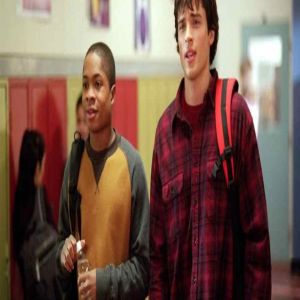 Ator que interpretou Clark Kent em ‘Smallville’ aparece aos 46 anos ao lado da esposa