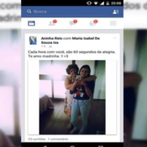 Coitada da tia, não tem a atenção da sobrinha