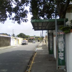 Parada de ônibus pede socorro