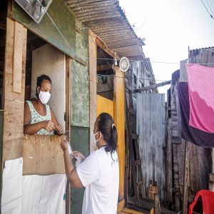 Ações contra covid porta a porta chegam a novos locais do Recife