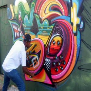 Grafiteiro europeu faz um grafite realista da pantera cor de rosa