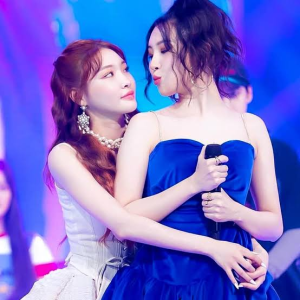 Chung Ha com Sunmi, Sabrina Carpenter, Jisoo e outras novas