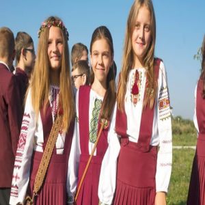 Como são os uniformes escolares em alguns países