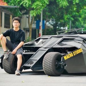 Jovem vietnamita tem o seu próprio Batmóvel