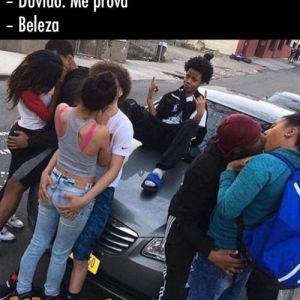 Amigo de verdade é aquele que... 