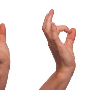 7 Gestos que podem causar problemas no exterior