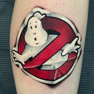 Tatuador cria tatuagens em adesivos que parecem reais