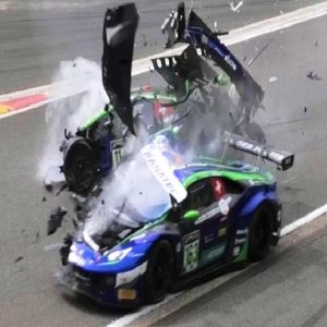 Várias colisões de alta velocidade na corrida de resistência 24 horas Spa-Francorchamps