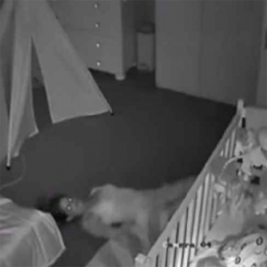 Pai fica em choque ao ver pela câmeras o que acontecia no quarto do bebê