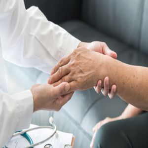 Um sintoma inesperado na mão indica câncer de pulmão