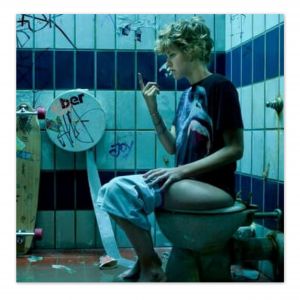 Conheça 10 produções que mostram uma mulher sentada no vaso: Parte 2 