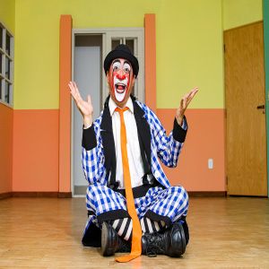 Circo de Teatro Tubinho apresenta espetáculos e promove bate-papo