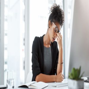 Neurologista esclarece se Coca-Cola atenua uma crise de enxaquecas