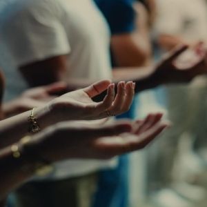 Quem adora no Apocalipse?