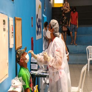Queda de cerca de 30% positividade em testes de covid-19