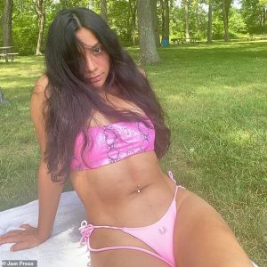 Mulher manda banhista se cobrir porque