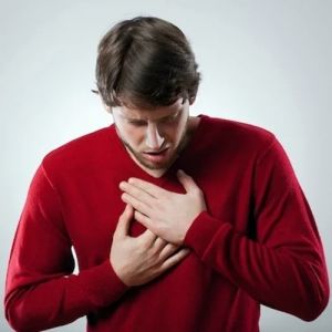 O que é, sintomas e principais causas da esofagite