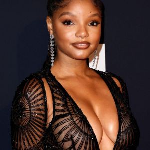 70 melhores flagras e fotos sensuais de Halle Bailey